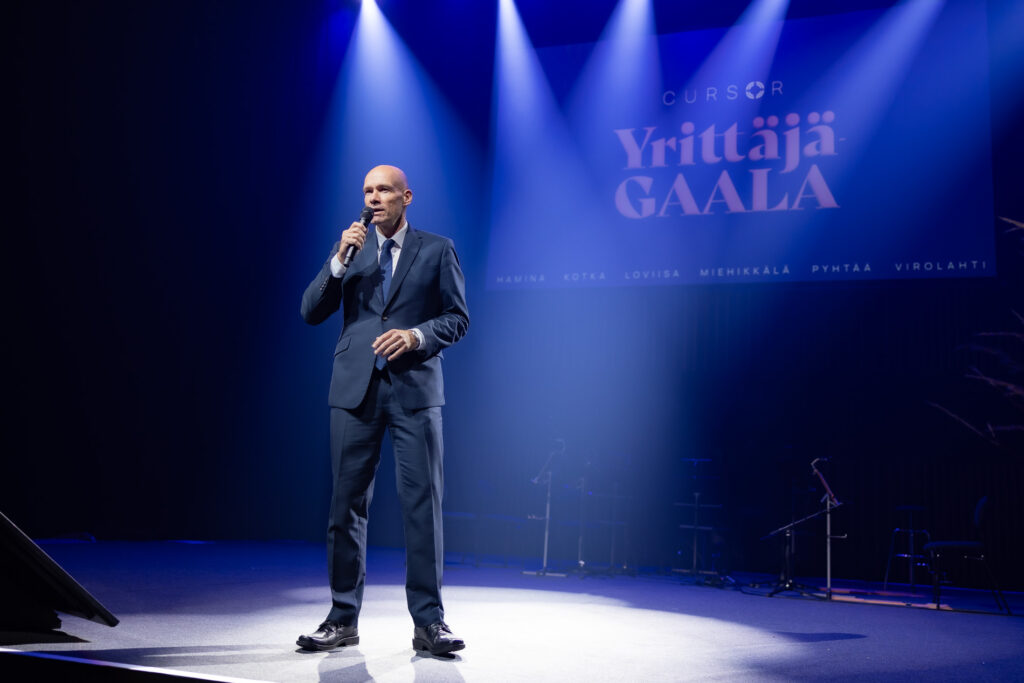 David Lindström kiittää yrittäjiä ja sidosryhmiä Cursorin yrittäjägaalassa